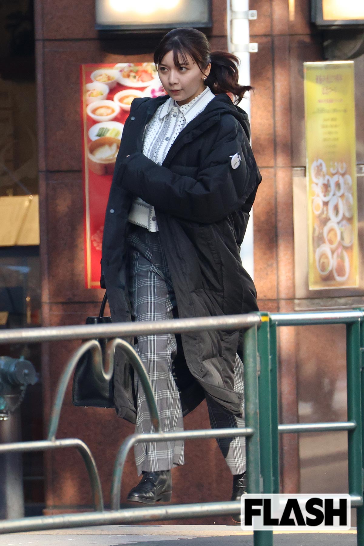 舞台の稽古と重なり、多忙な中撮影に臨む上白石萌歌