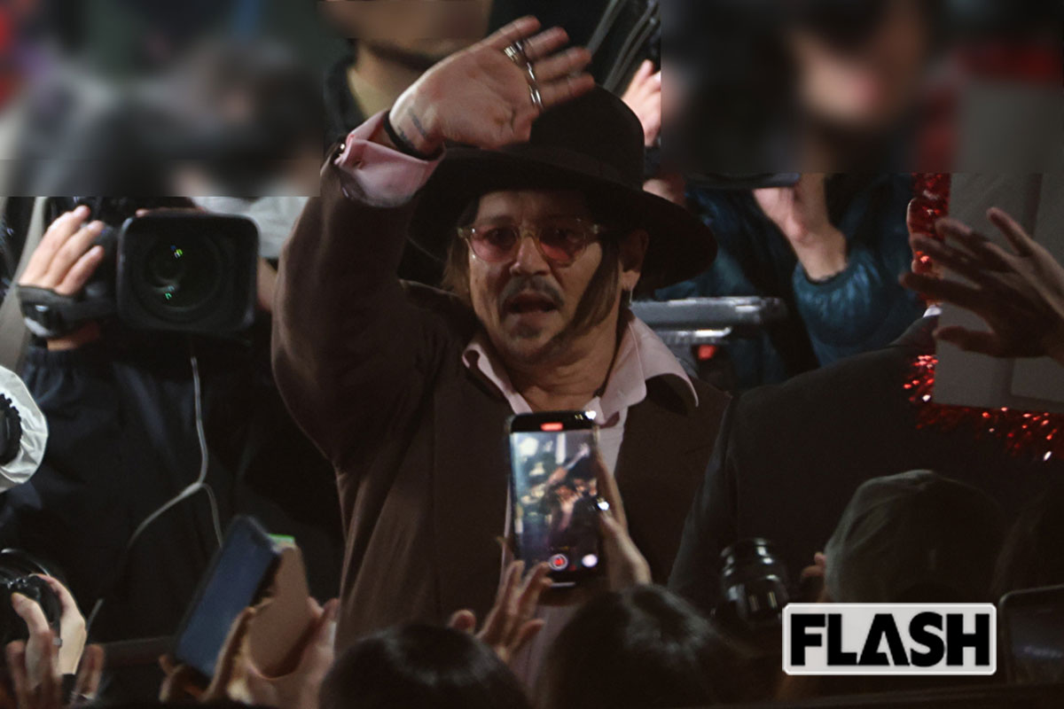 ジョニー・デップ来日姿をキャッチ! 各局女子アナが全力リポート、“神対応” が裏目になったハプニングも