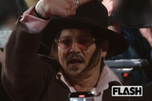 ジョニー・デップ来日姿をキャッチ！ 各局女子アナが全力リポート、“神対応” が裏目になったハプニングも