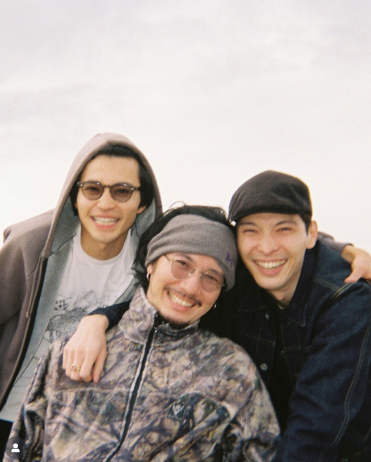 『MEN’S NON-NO』公式Instagramより。中央にいるのが清原翔。これまでしていた首のギブスが外れ、ファンからは喜びの声が寄せられた