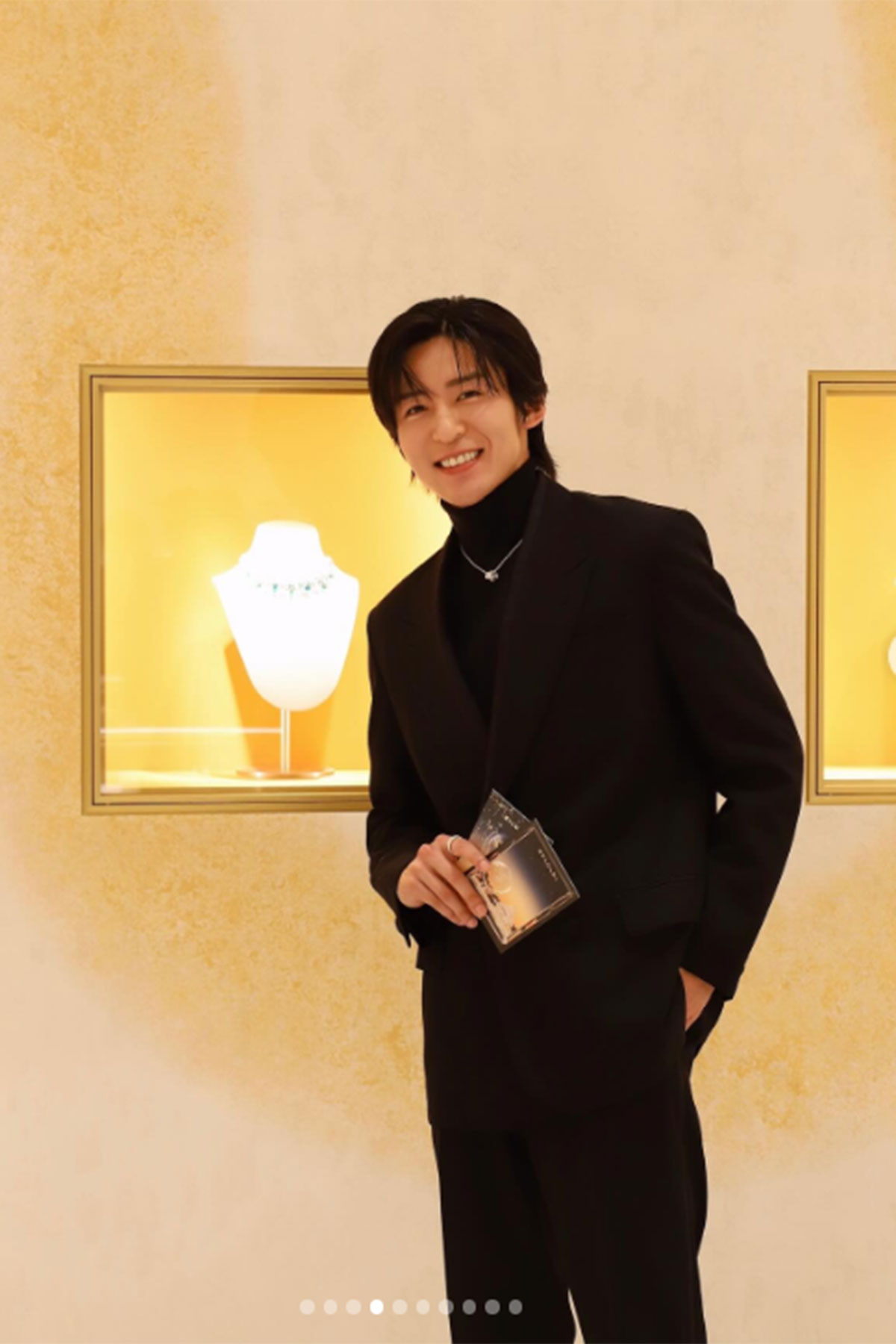 11月25日、ブルガリのアンバサダーを務めることを報告した目黒蓮（写真・目黒蓮（Ren Meguro）のInstagram「sn_meguro.ren_official」より）