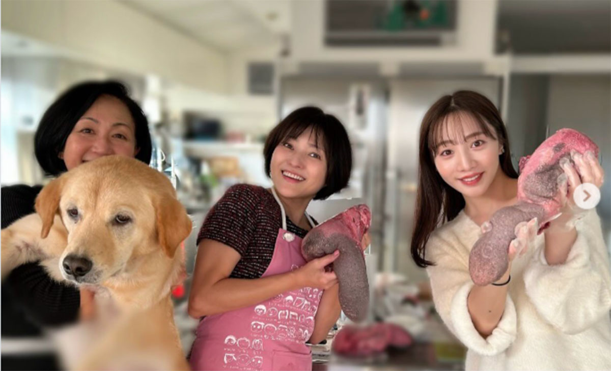 能條愛未が「花嫁修業」と、おせちづくりのお手伝いに来たことを報告した三田寛子（写真・三田寛子　Hiroko Mita【公式】のInstagram「mita.hiroko_official」より）