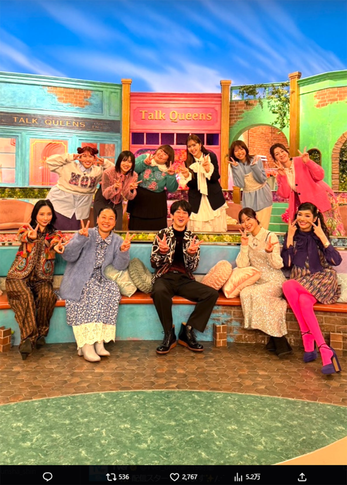 12月11日放送の『トークィーンズ』(フジテレビ系)に出演した福田麻貴(上段左から2人め。12月11日投稿の【公式】『トークィーンズ』のX「@_talkqueens」より)