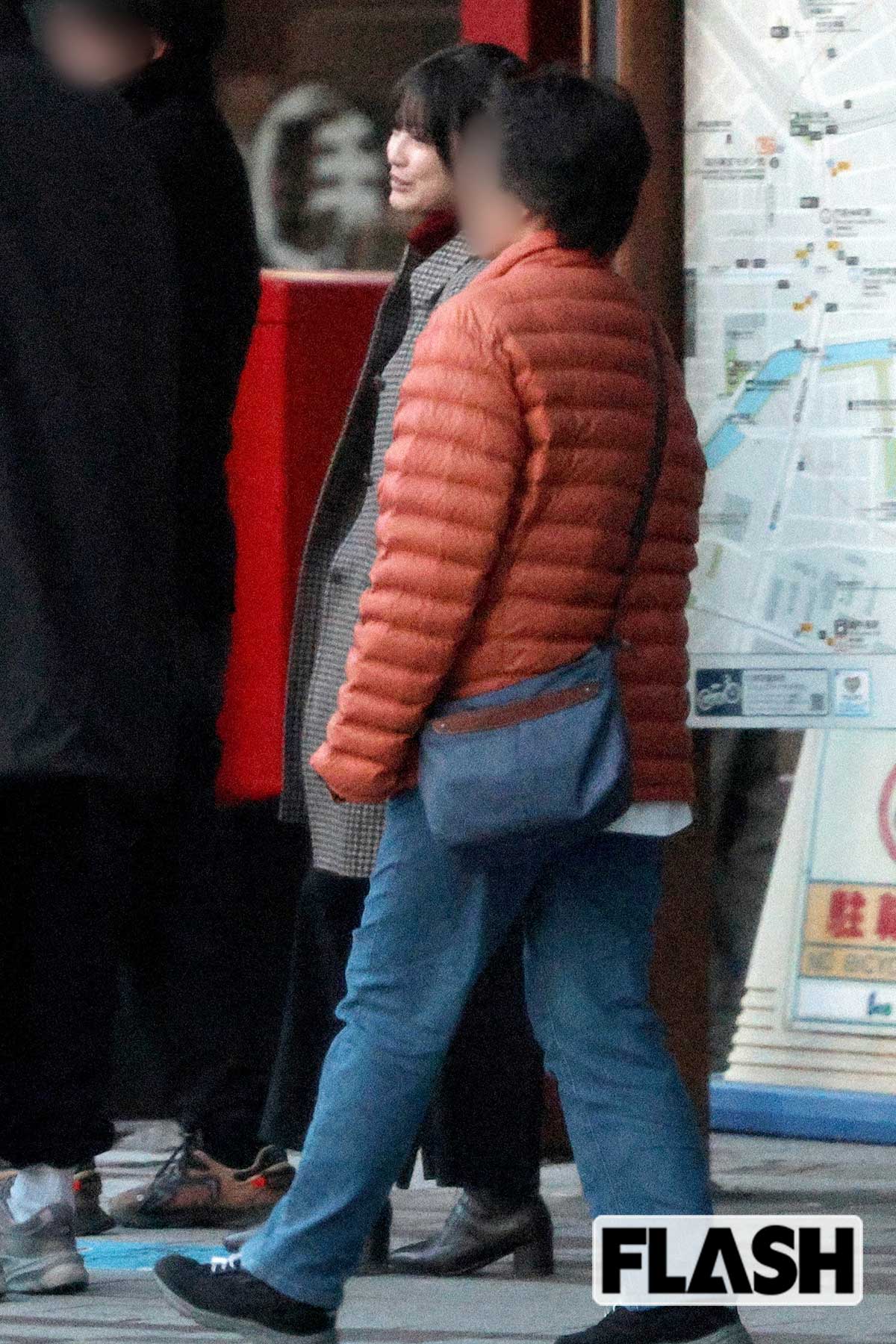 撮影の合間には、今田美桜がスタッフらと楽し気に会話する様子も見られた（写真・吉田豊）