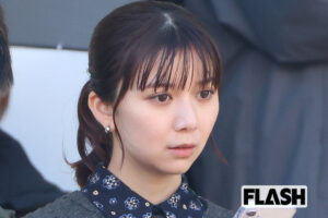 上白石萌歌、小雪のコスメに興味津々 “鼻くんくん”…ドラマロケの合間に見…