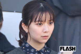 上白石萌歌、小雪のコスメに興味津々 “鼻くんくん”…ドラマロケの合間に見せた、「まるで母娘」な和気あいあい姿