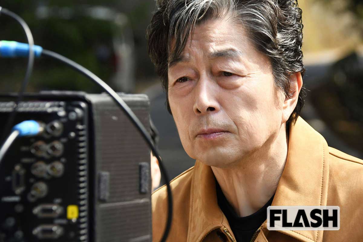 撮影中の中村雅俊 “監督” （C）「五十年目の俺たちの旅」製作委員会