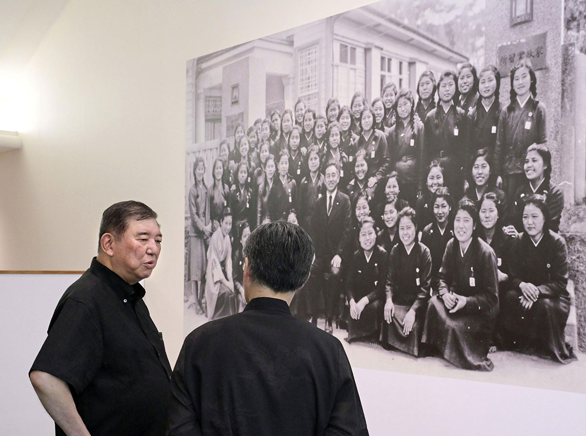 人気ビジュアル系バンド 沖縄公演の宣伝に「ひめゆり学徒隊」写真使用で抗議殺到…ライブ中止と活動自粛を発表