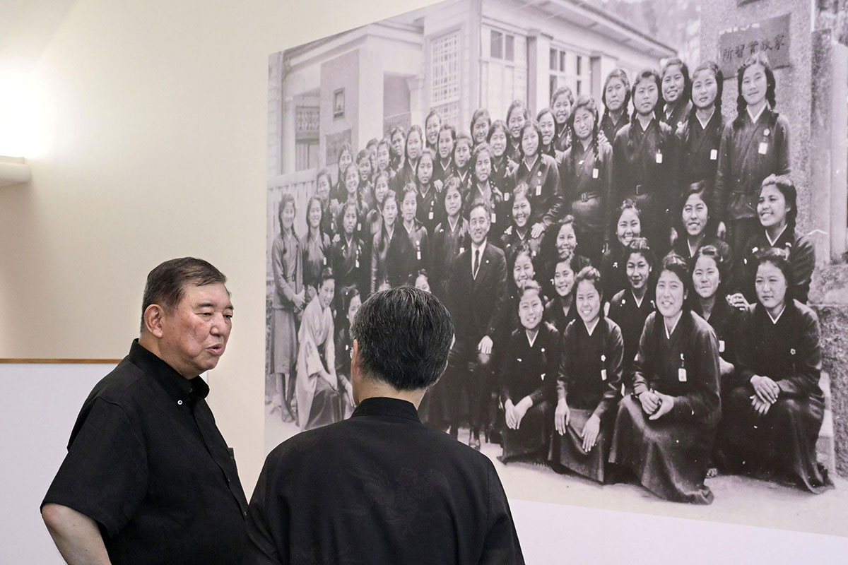 人気ビジュアル系バンド　沖縄公演の宣伝に「ひめゆり学徒隊」写真使用で抗議…