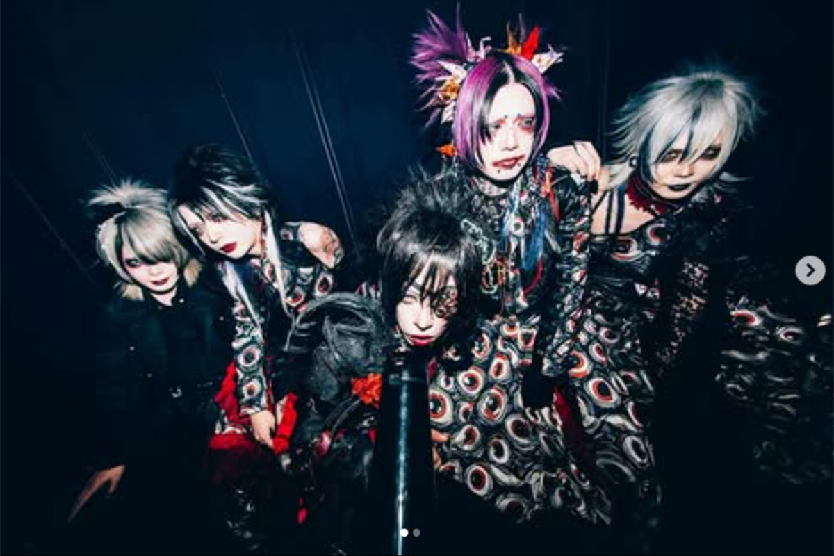 ひめゆりの学徒の写真を無断使用し批判が殺到したビジュアル系バンド・グランギニョル（写真・本人のXより）