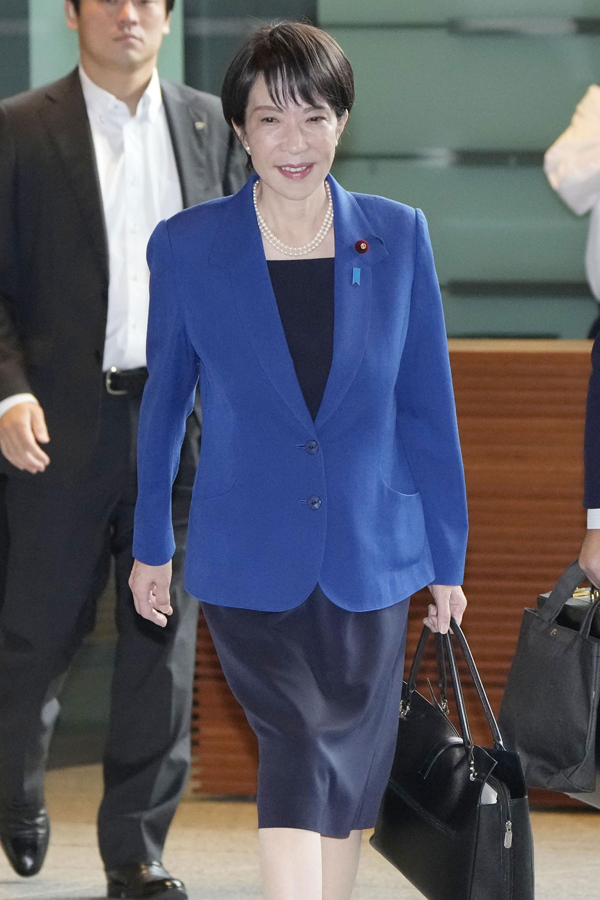 「サナエバッグ」は9カ月待ち!女性政治家の「愛用カバン」片山財務相は50万円、稲田朋美氏は3500円、政界きってのおしゃれ番長は35万円