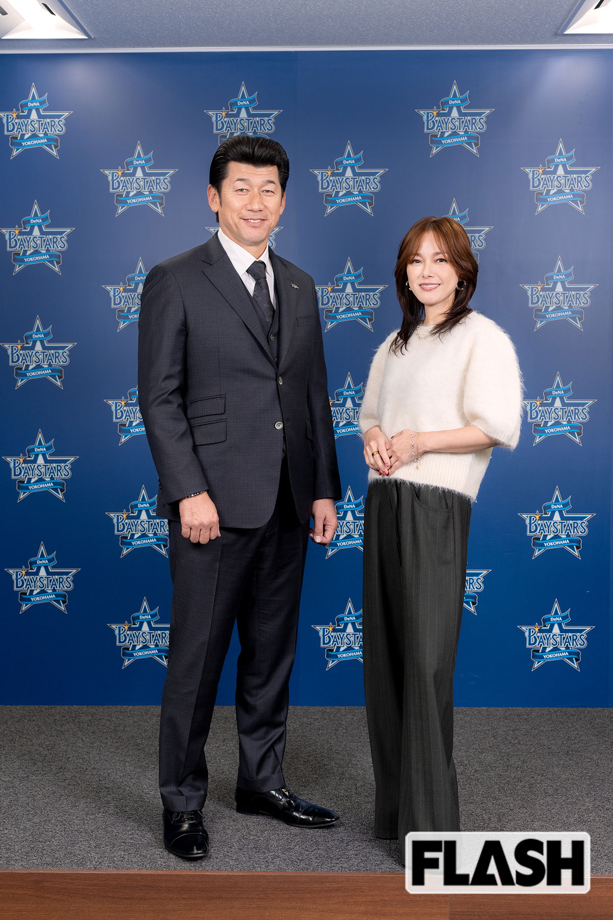 「いつか日本代表の監督を！」と話す相川に、三浦前監督は「プレッシャーで死んじゃいます」と苦笑い（写真・福田ヨシツグ）