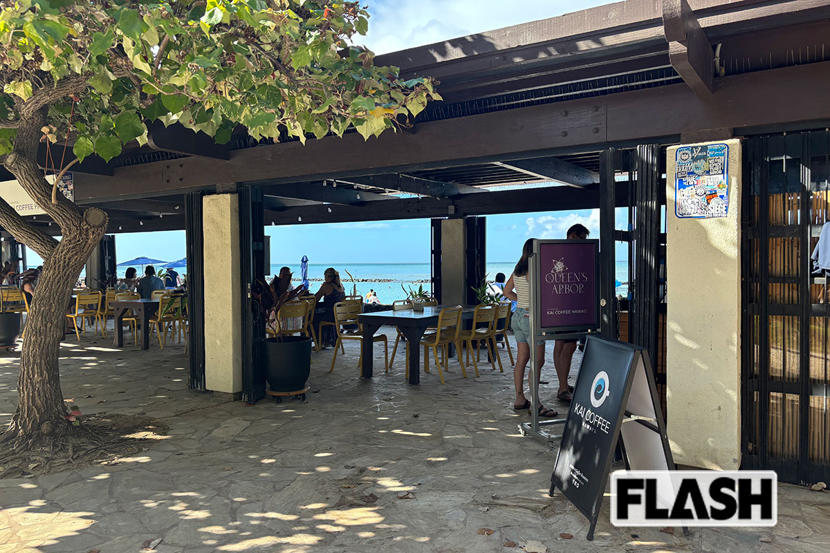 抜けた景観が気持ちいい、ビーチ沿いにある「Kai Coffee」（写真・本人提供）
