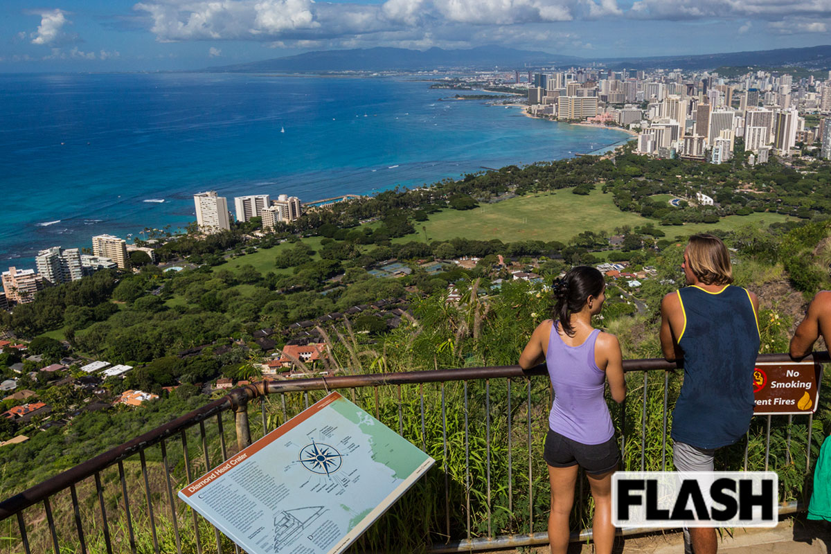 ダイヤモンドヘッド頂上からの眺め（写真・本人提供）