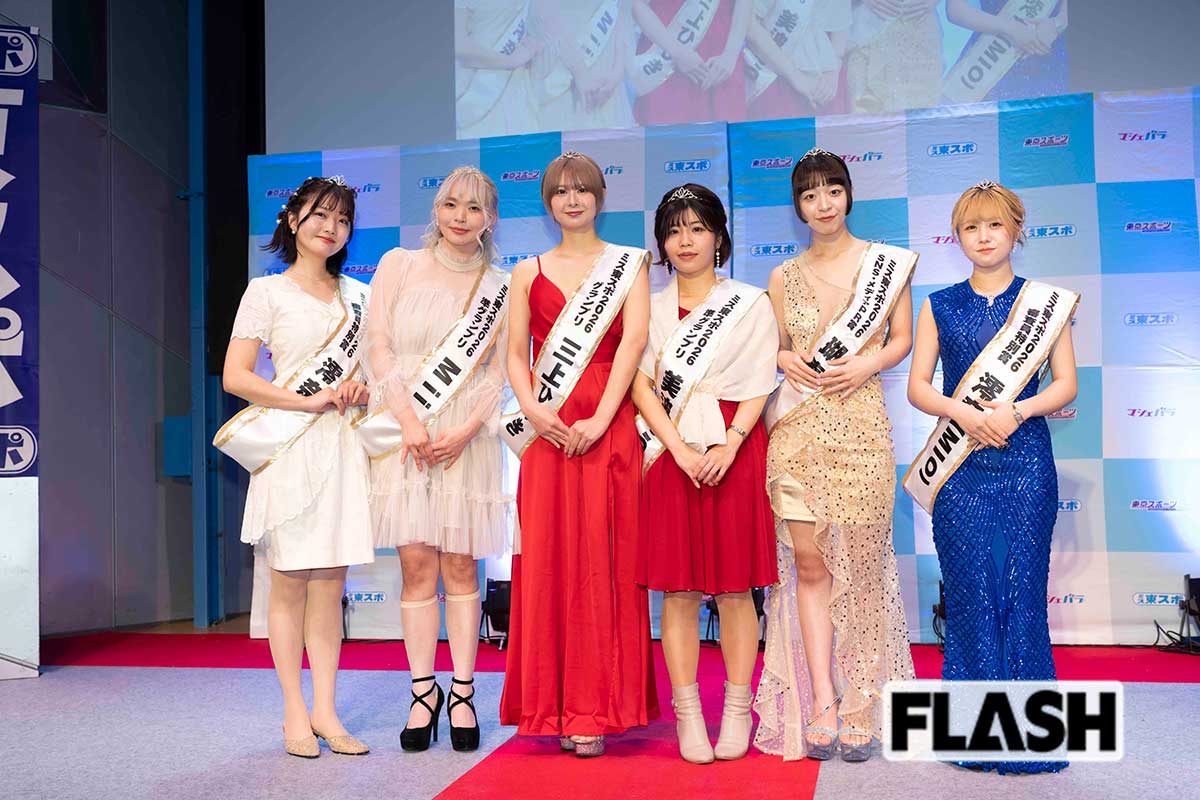 ドレス姿の左から澪奈、Mii、三上ひびき、美波ふう、瑚春、澪音（MIO）