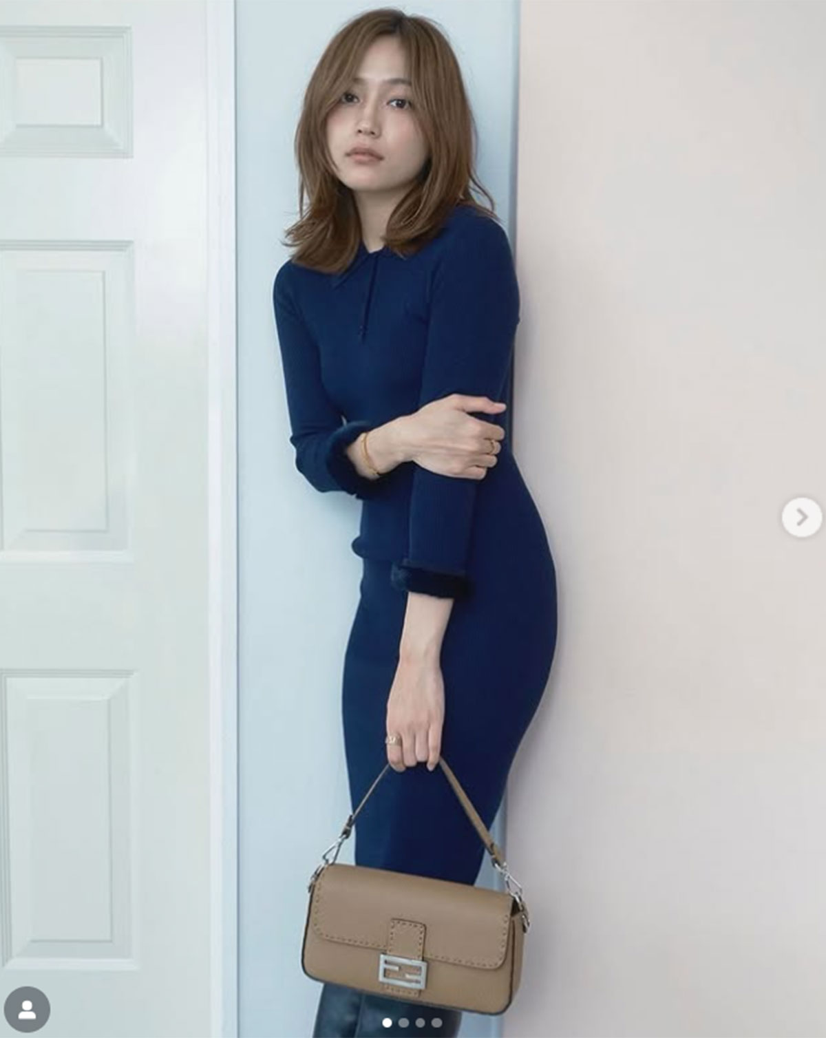 川口春奈のInstagramより。ボディライン露わな衣装には「色っぽい」など絶賛が相次いだ