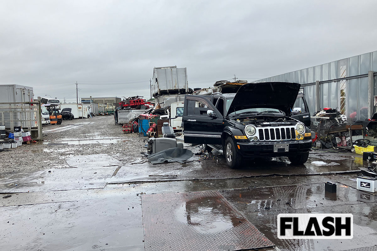 ヤードで解体中の車（写真提供・加藤久美子氏）