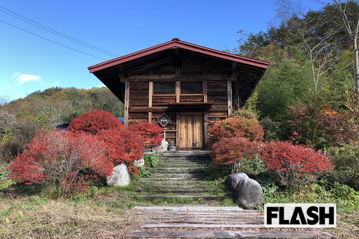 「夢」「倉」「座」は、いずれも「くら」という訓読みがあるため、「kura」と冠した。ロフトにはホームシアターシステムが完備（本人提供）