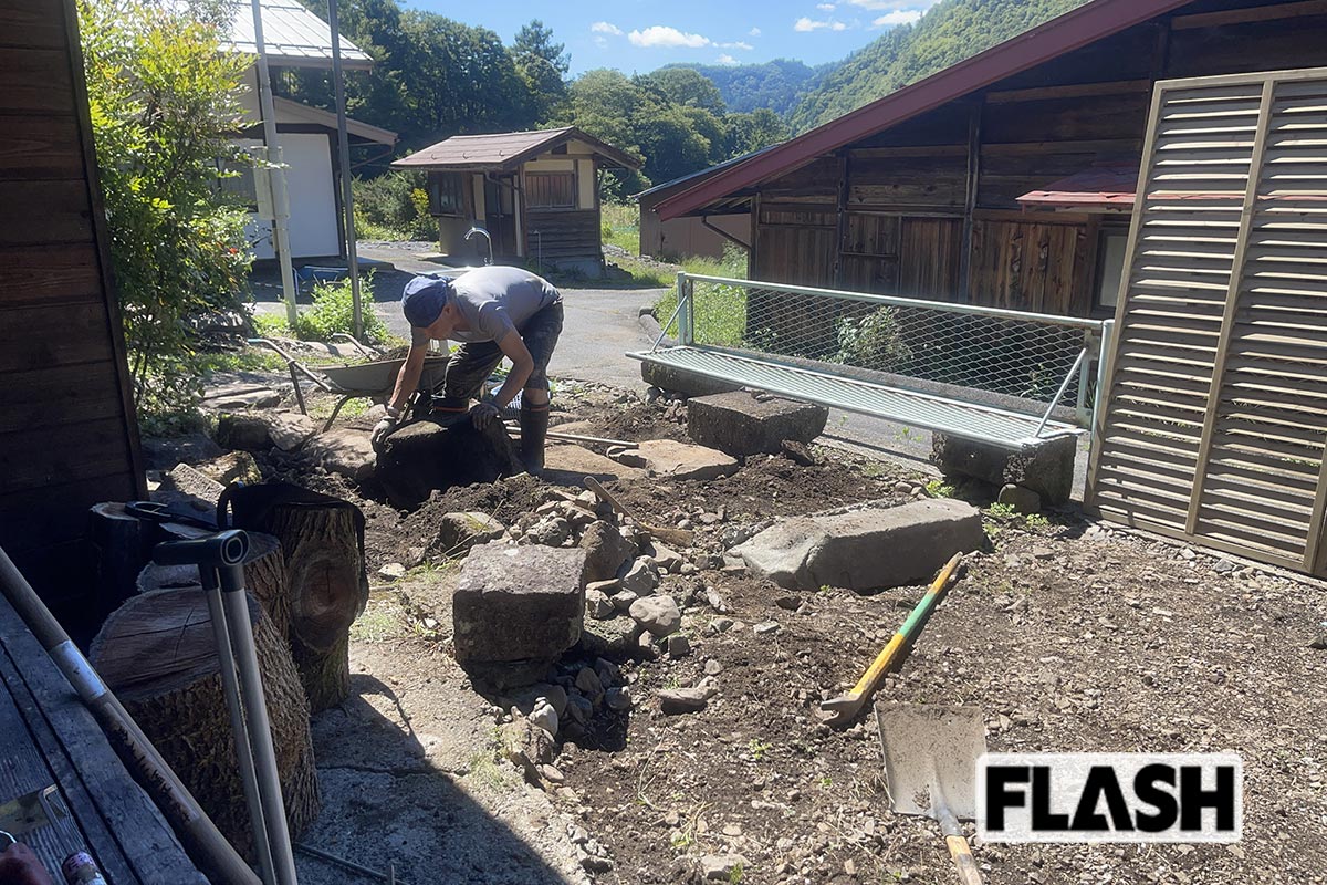 宿に回収するにあたって、田中要次自身、DIYにいそしんだ（本人提供）