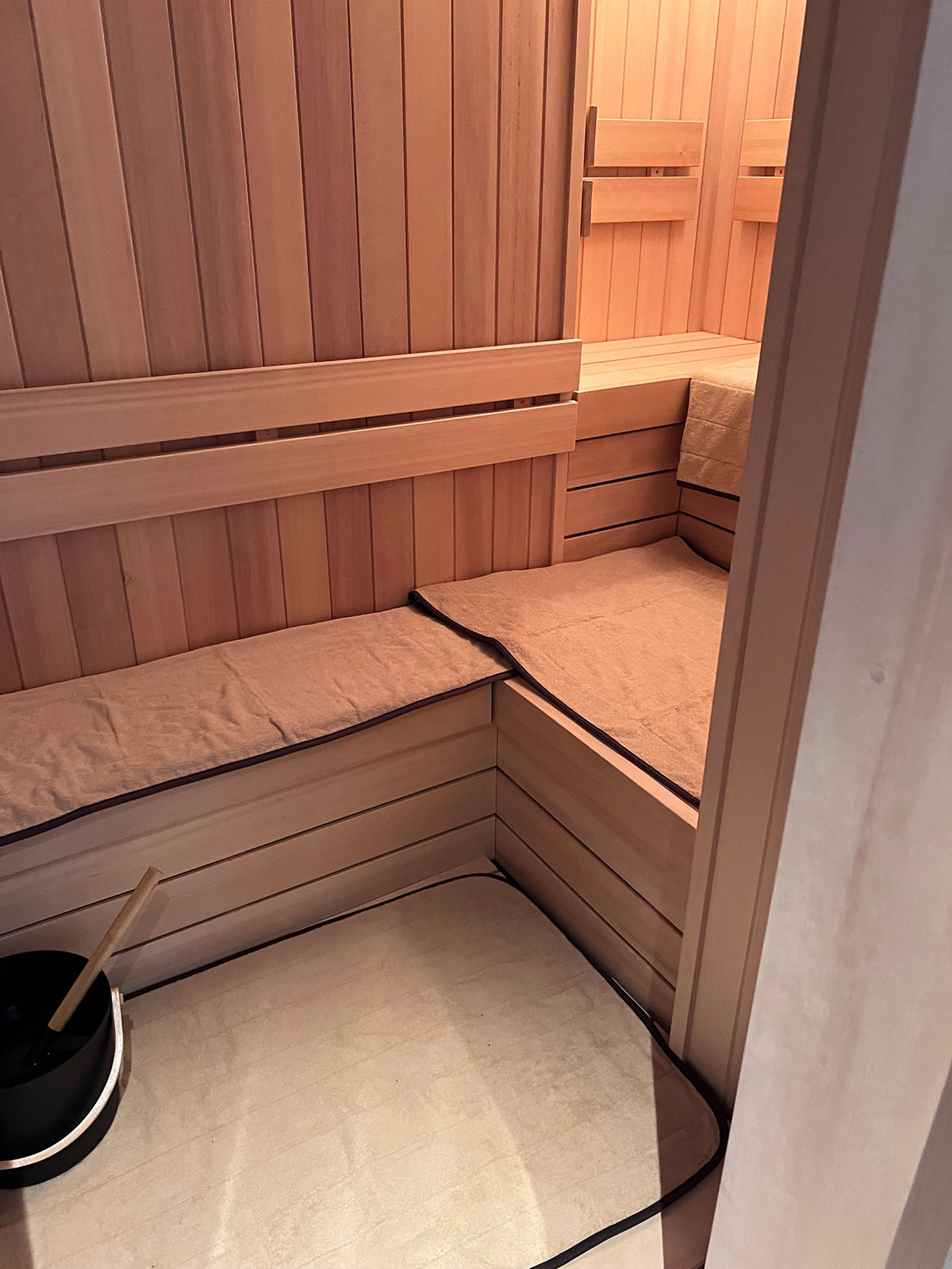 火災が発生した港区の個室サウナ店のとあるサウナ室（写真提供・港区市議の新藤加菜氏）