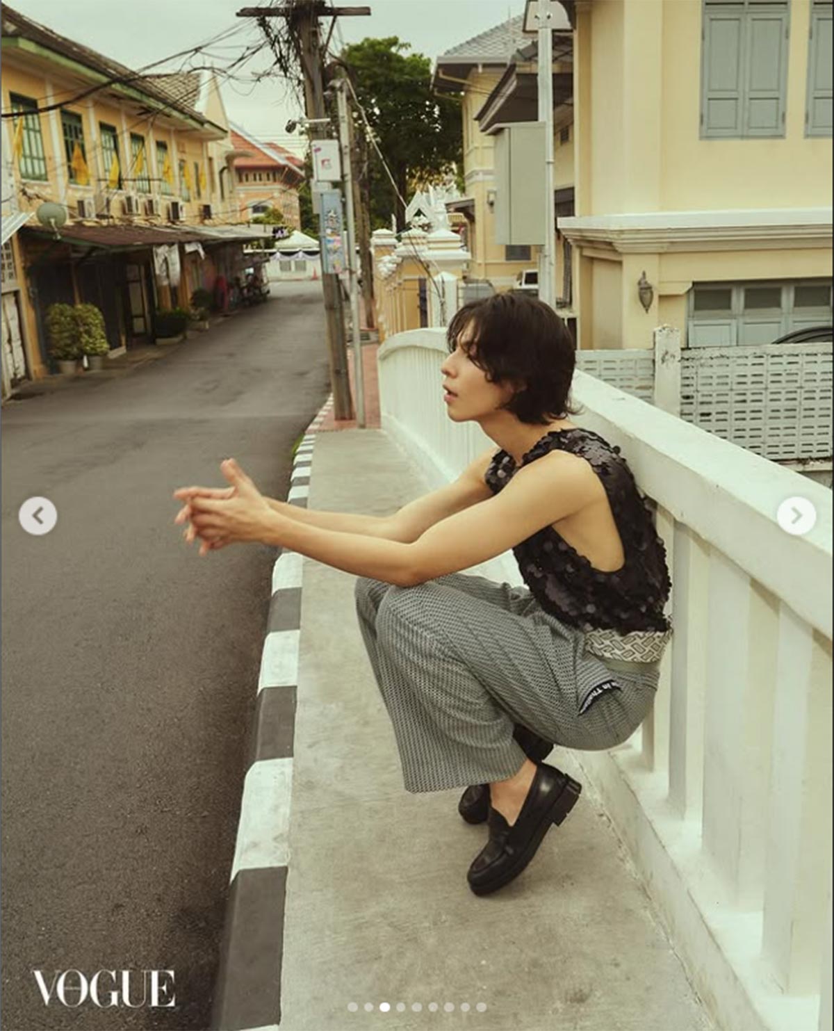 ラウールの細すぎる体形に、絶賛の一方で心配も寄せられている（写真・『Raul/ラウール』のInstagram「raul_official_sn」より）