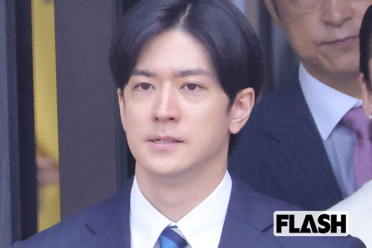 【新木優子と熱愛報道】中島裕翔、グループ卒業しスーツでドラマロケ姿を目撃　ファンが気をもむ“結婚”のタイミング