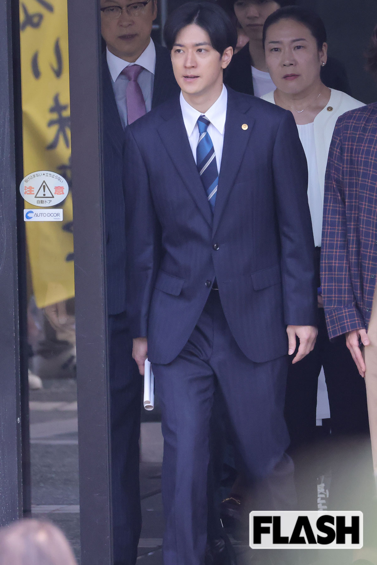 新木優子との熱愛が報じられ、一部では結婚説もささやかれている中島裕翔