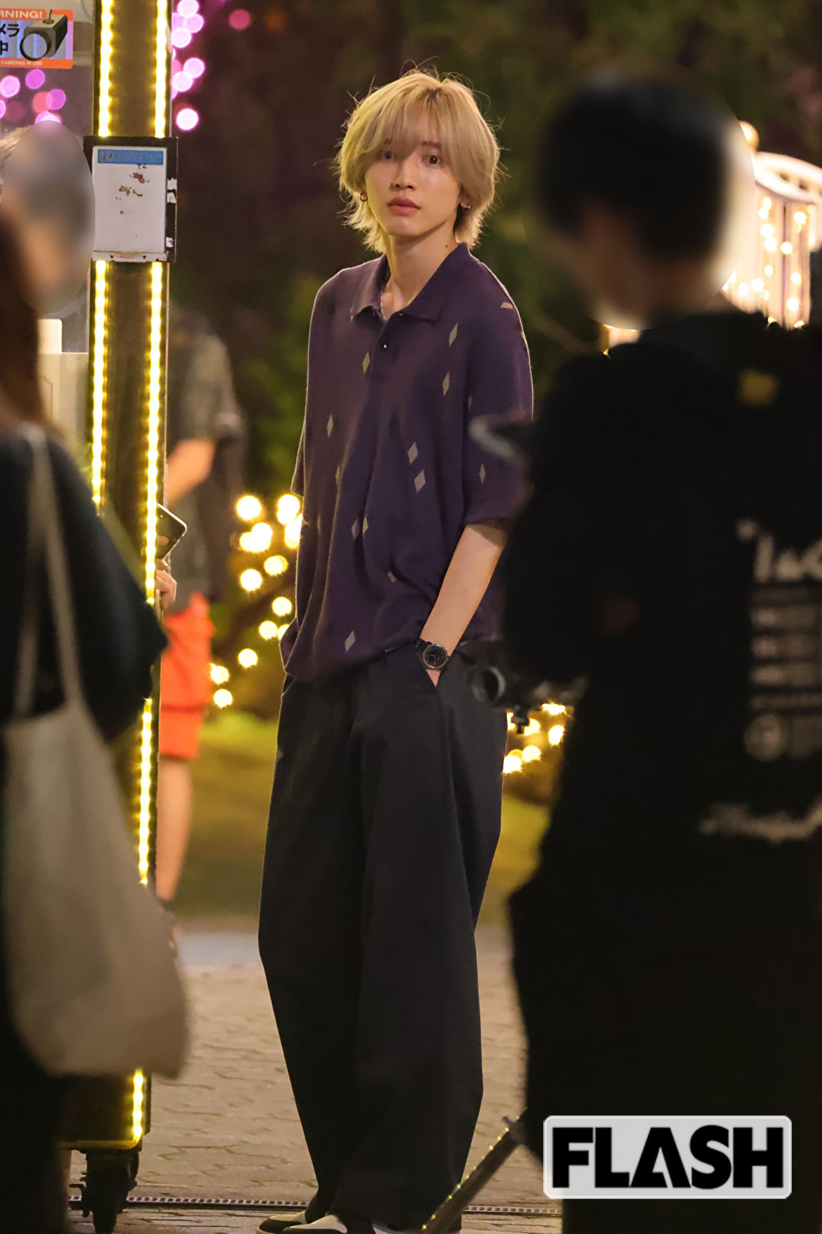 ポケットに手を突っ込んだ道枝駿佑