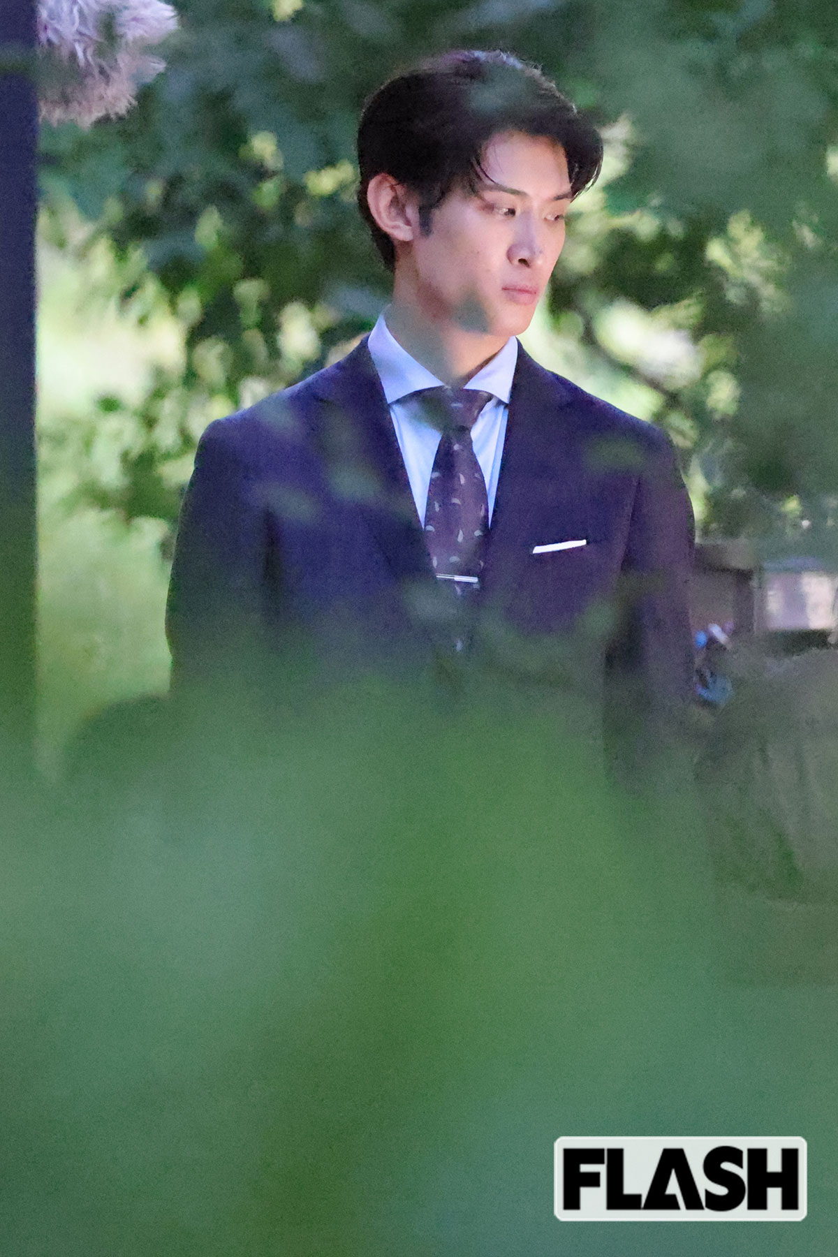 韓国で音楽番組に出演した直後、ドラマのロケをするSnow Man・向井康二