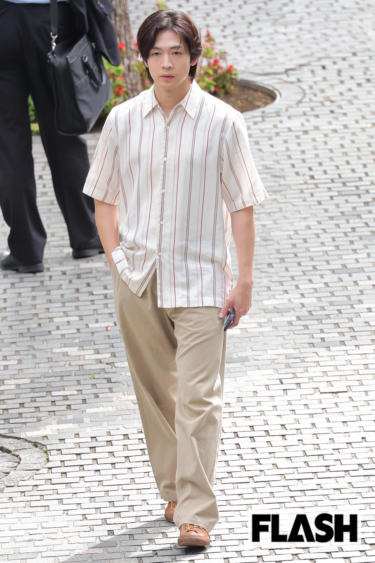 映画のロケに挑む松下洸平。遅咲きブレイク俳優といわれる