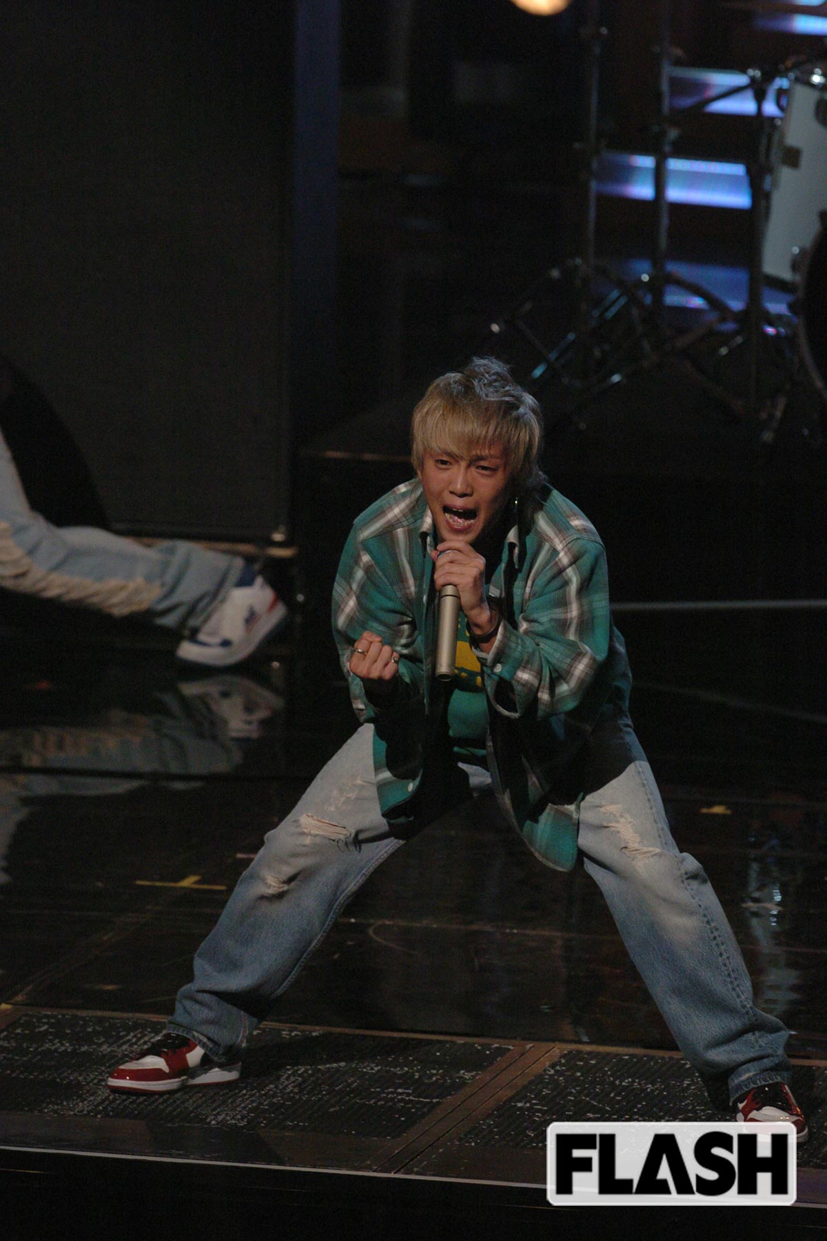 『紅白』出場翌年の2004年3月には、日本ゴールドディスク大賞（ニューアーティスト・オブ・ザ・イヤー 邦楽部門）を受賞