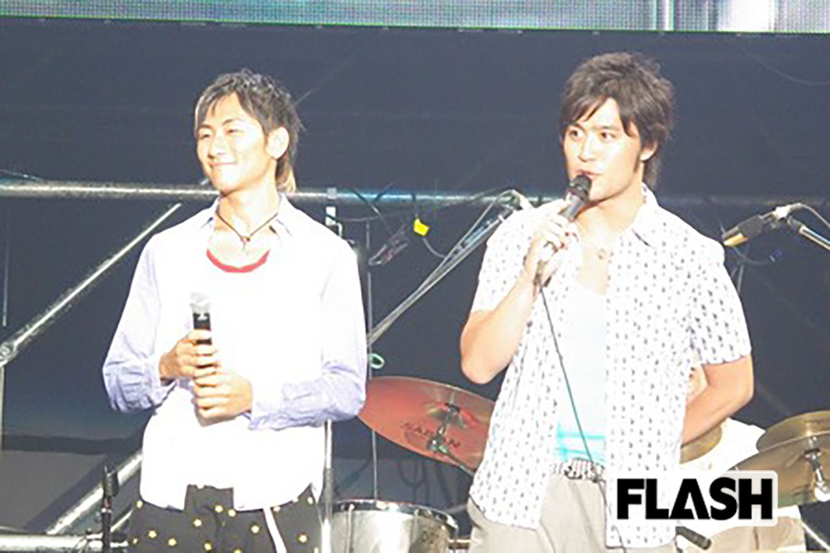 『紅白』出場を果たした2008年ごろのクレイ勇輝（左）とISEKIのライブ写真