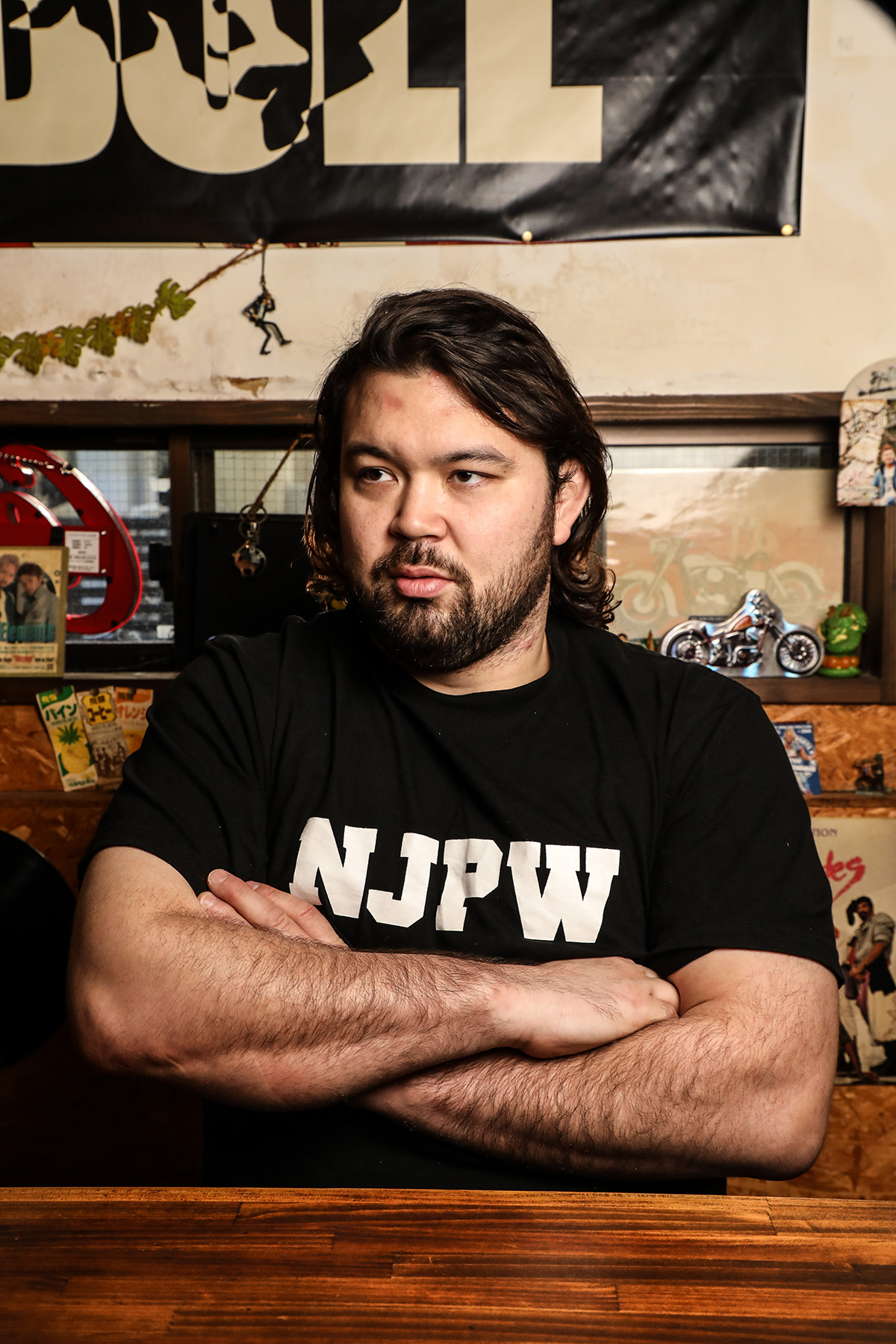 インタビューに答えるウルフ。1・4に向けて「気持ちは自然と高ぶっている」と語る（写真・ヤナガワゴーッ！）