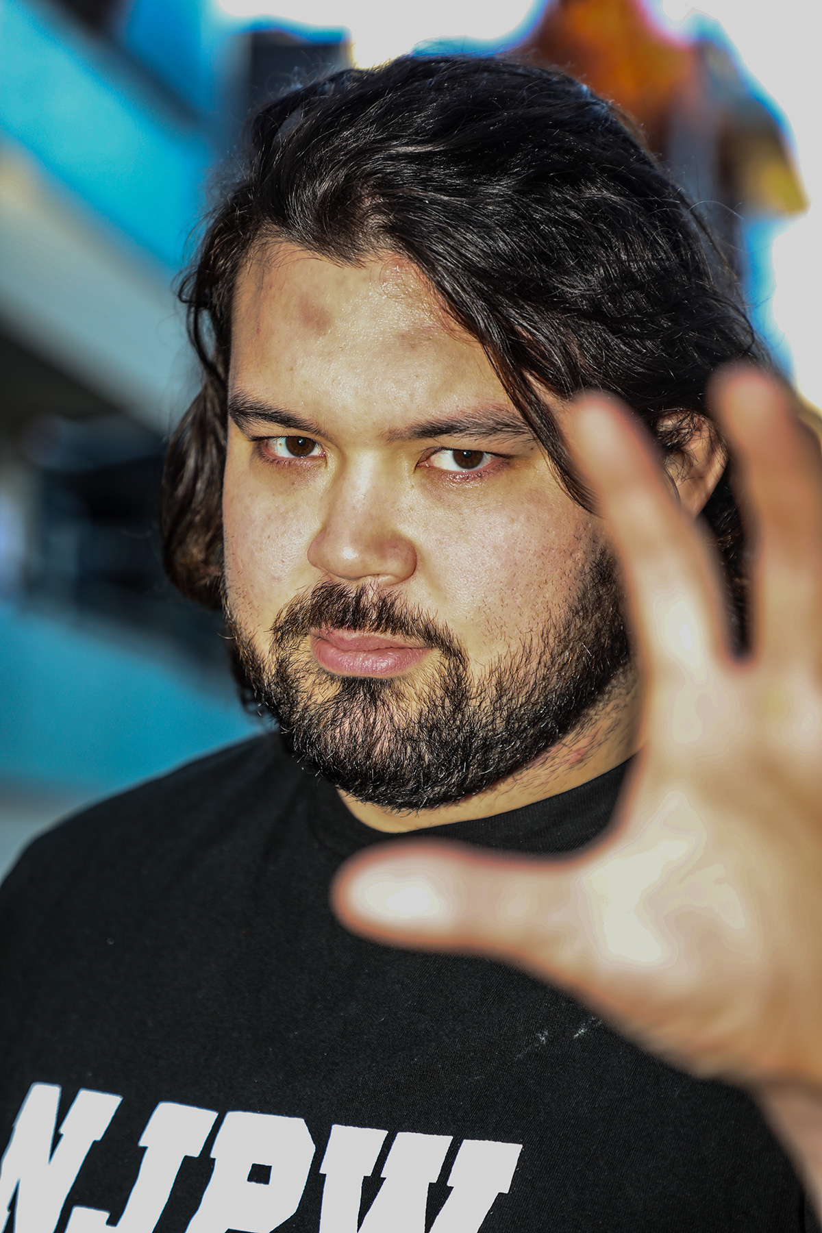 インタビューに答えるウルフ。1・4に向けて「気持ちは自然と高ぶっている」と語る（写真・ヤナガワゴーッ！）