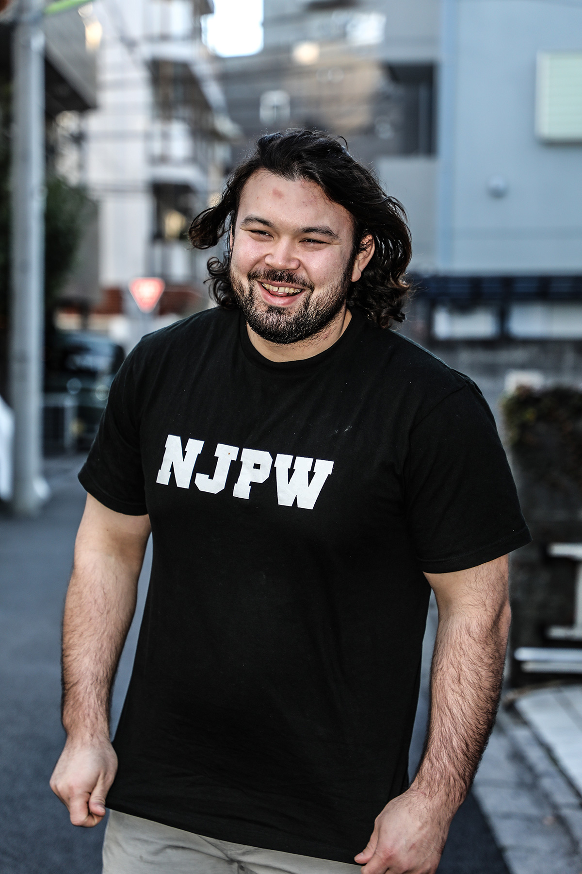 インタビューに答えるウルフ。1・4に向けて「気持ちは自然と高ぶっている」と語る（写真・ヤナガワゴーッ！）