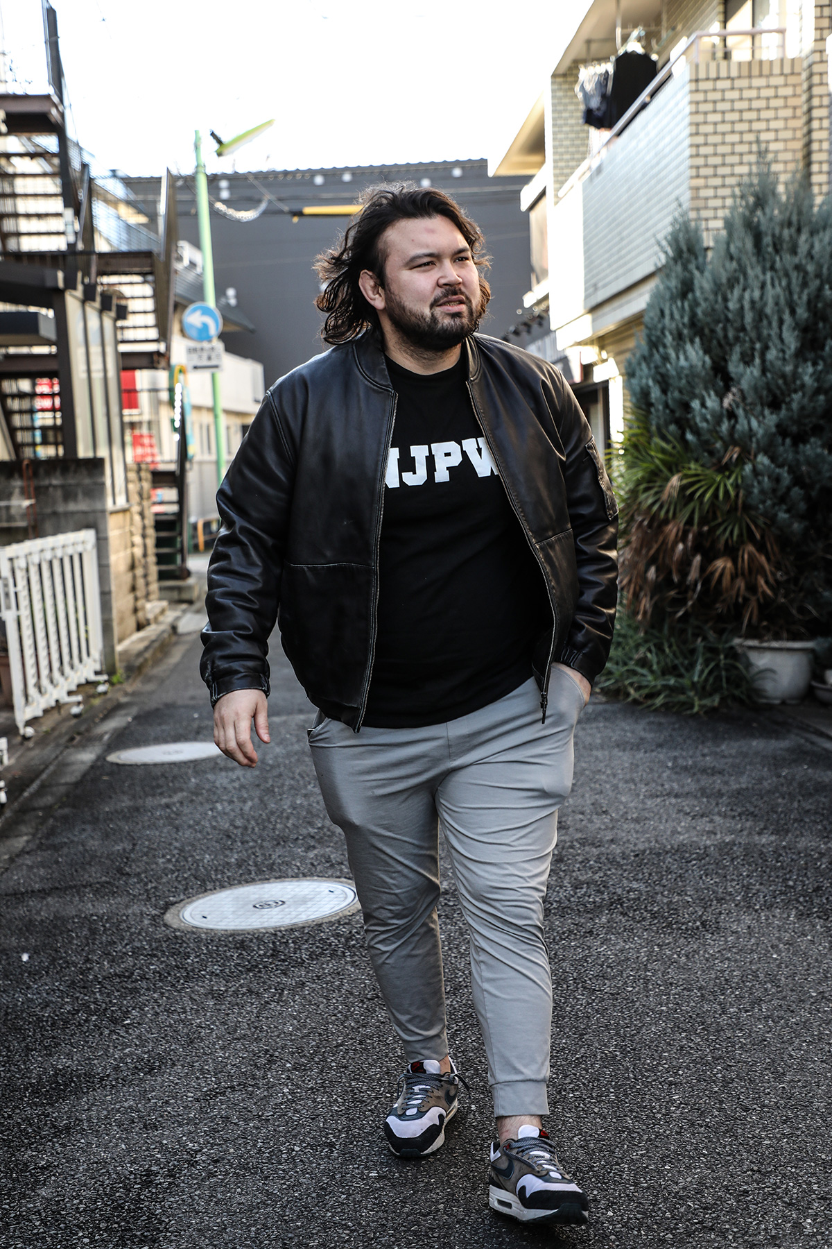 インタビューに答えるウルフ。1・4に向けて「気持ちは自然と高ぶっている」と語る（写真・ヤナガワゴーッ！）