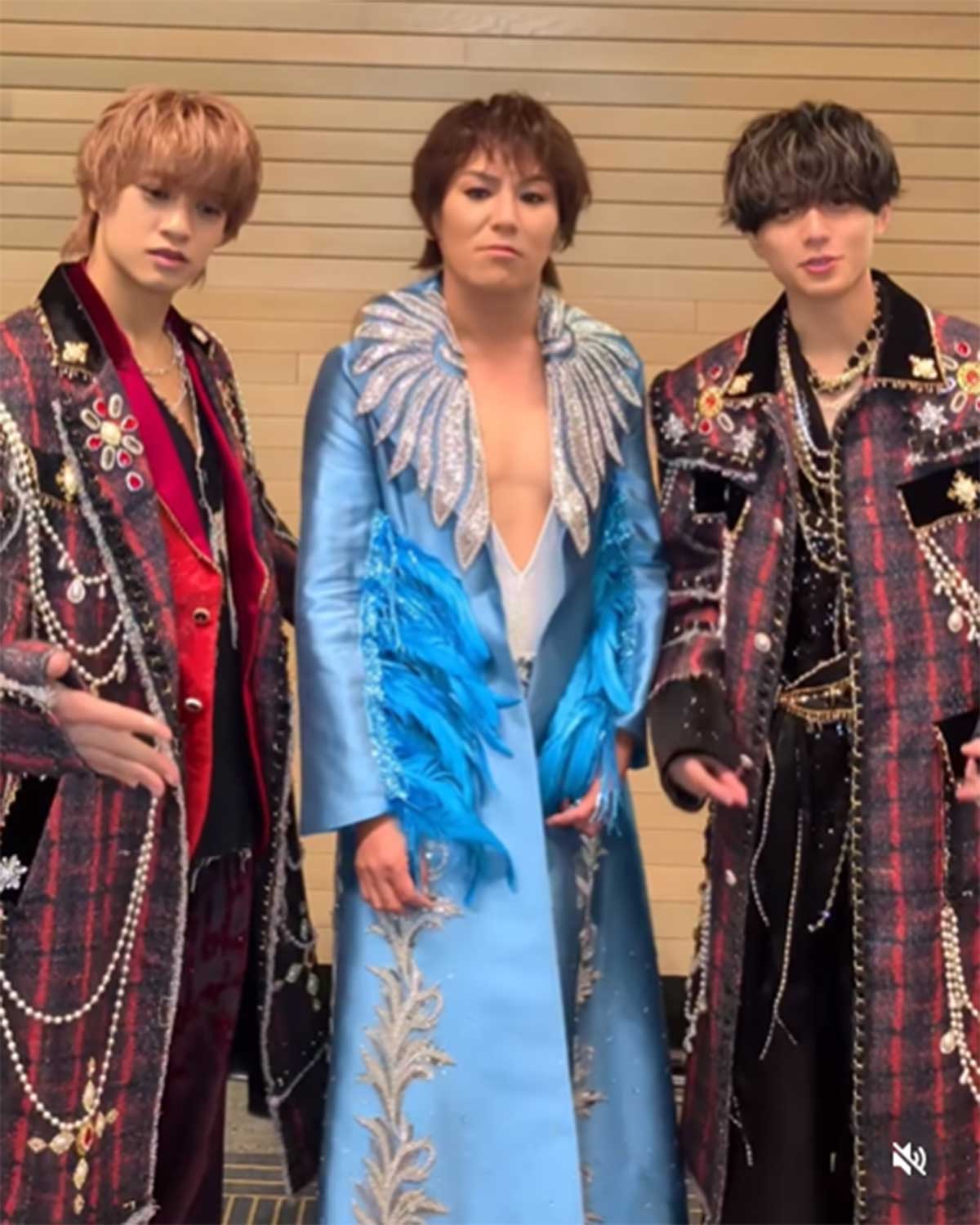 「50TA」こと狩野英孝（中央）とのコラボが話題を呼んでいるKing ＆ Prince（写真・King ＆ PrinceのInstagram「kp_official_523」より）