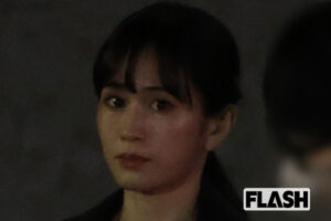 【紅白撮】大島優子は20万円グッチ鞄にド派手青コート、前田敦子はシックな…