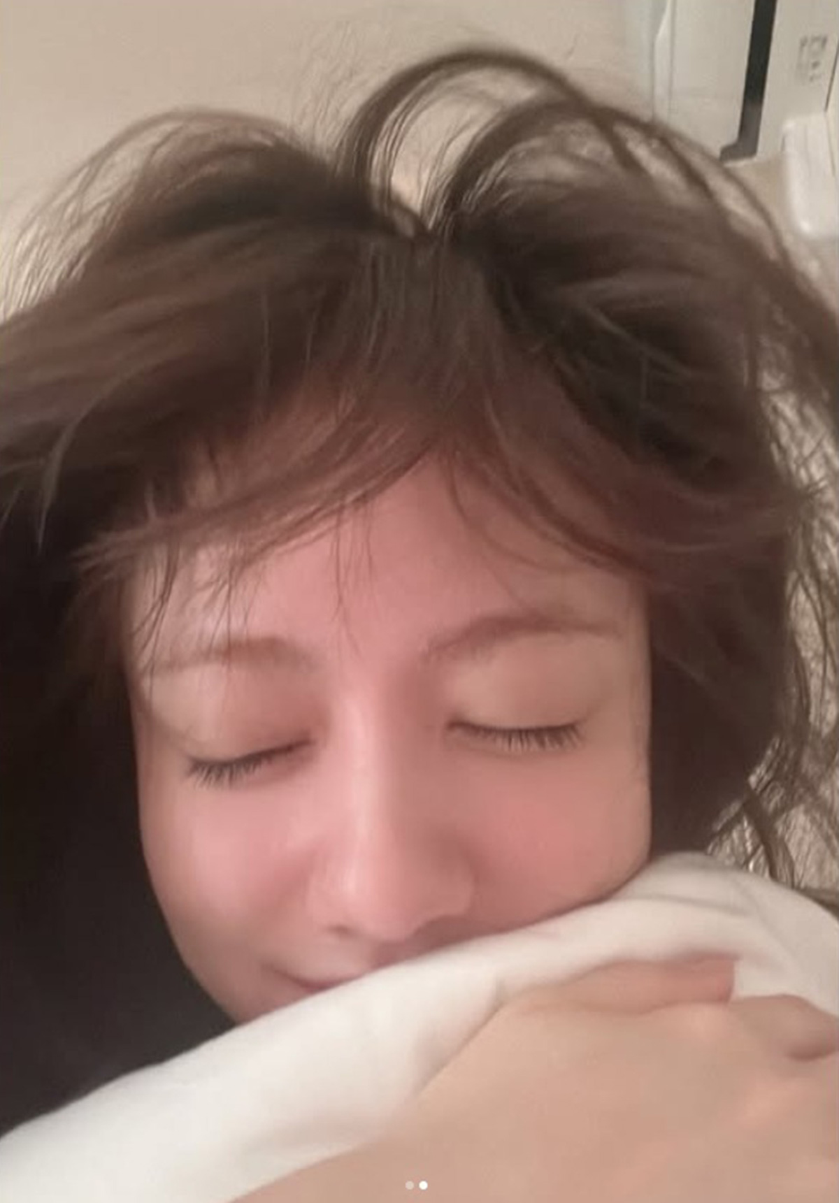 圧倒的なビジュアルを絶賛する声が多数寄せられた、谷まりあの寝起きすっぴん写真（写真・本人Instagramより）