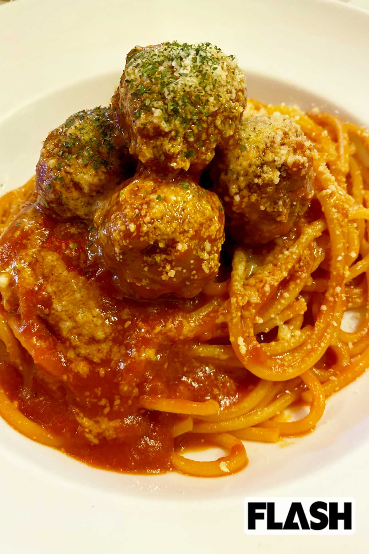 【ROLAND】＜BELLA NOTTE＞東京・大久保ほか／ROLANDがホスト時代に通っていた店の味を受け継ぎ、店のあった場所にオープン。値段は手頃で接客もバッチリ