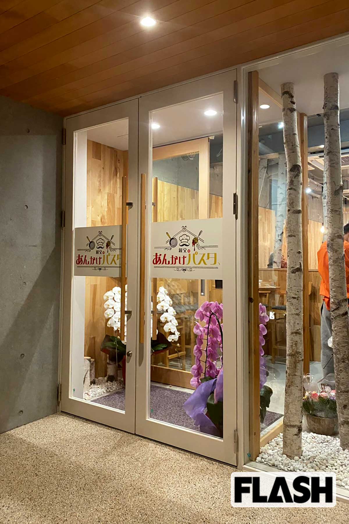 【三山凌輝】＜親父のあんかけパスタ＞東京・吉祥寺／オープン初日は4時間待ちの大行列に。その数日後に訪れたときも大賑わいだった。三山の地元の味が見事に再現されていた