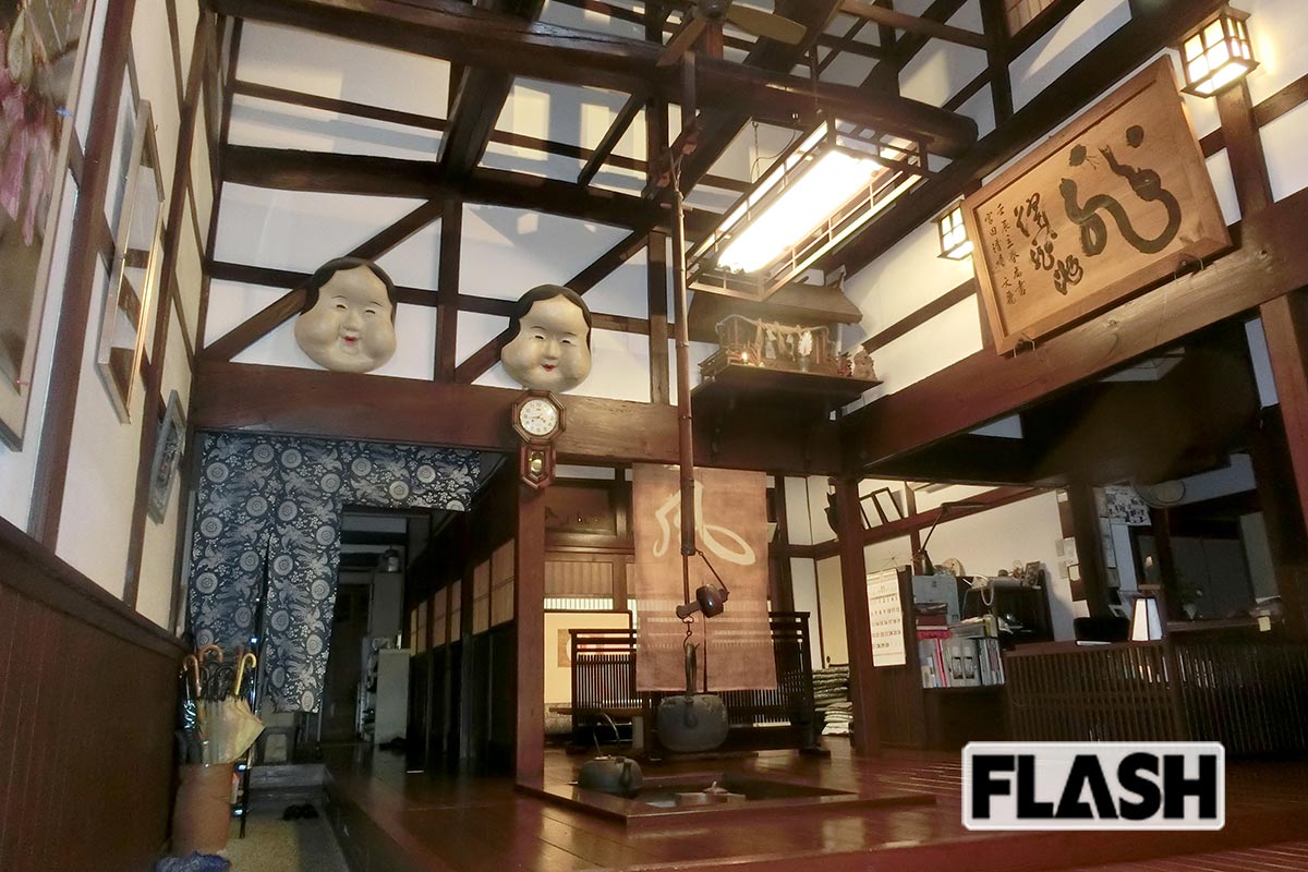 柴田理恵の実家・宮田旅館（富山県富山市）。玄関だった土間からの吹き抜けは、天を仰ぎ見るような高さだ