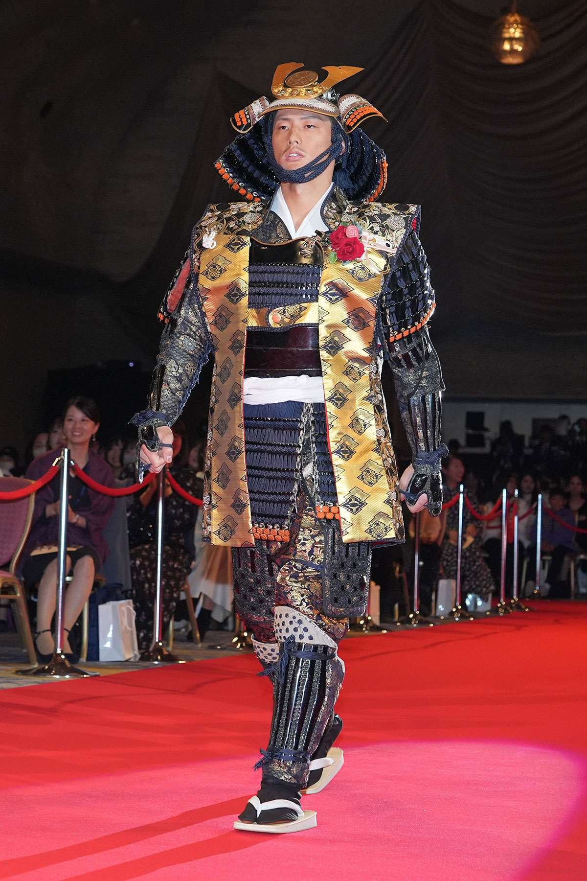 2024年11月26日、プロ野球NPBアワーズ2024に辰己涼介は鎧兜の姿で現れ、ベストナイン表彰の壇上へ向かった