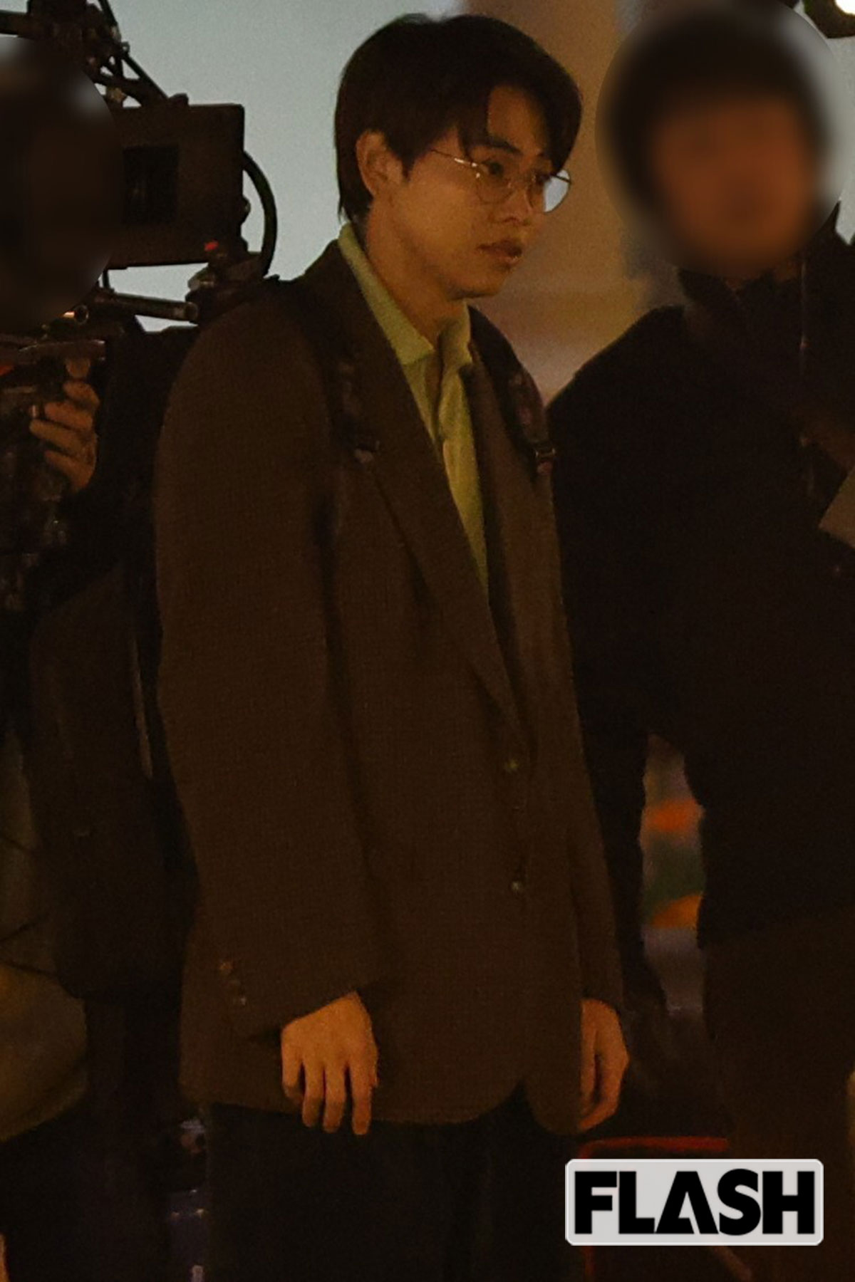 兄・菅田将暉譲りの現場サービス…菅生新樹、主演ドラマでの“真剣ロケ姿”豪華差し入れで示す座長の自覚