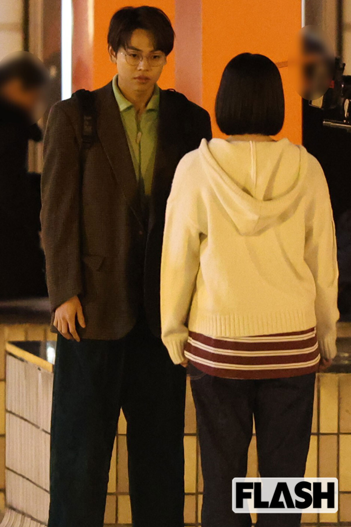 真剣な様子でドラマ『人は見た目じゃないと思ってた。』のロケをおこなう菅生新樹