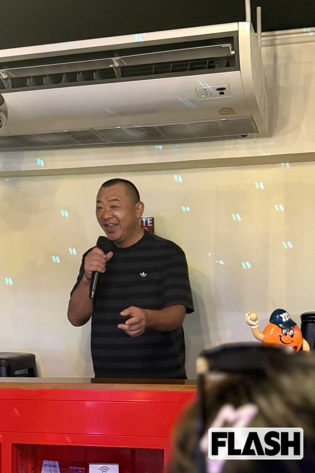 バンコクにある木下がオーナーを務めるカフェバー『ON AIR』で初のトークイベントを開催。60人以上集まったという。