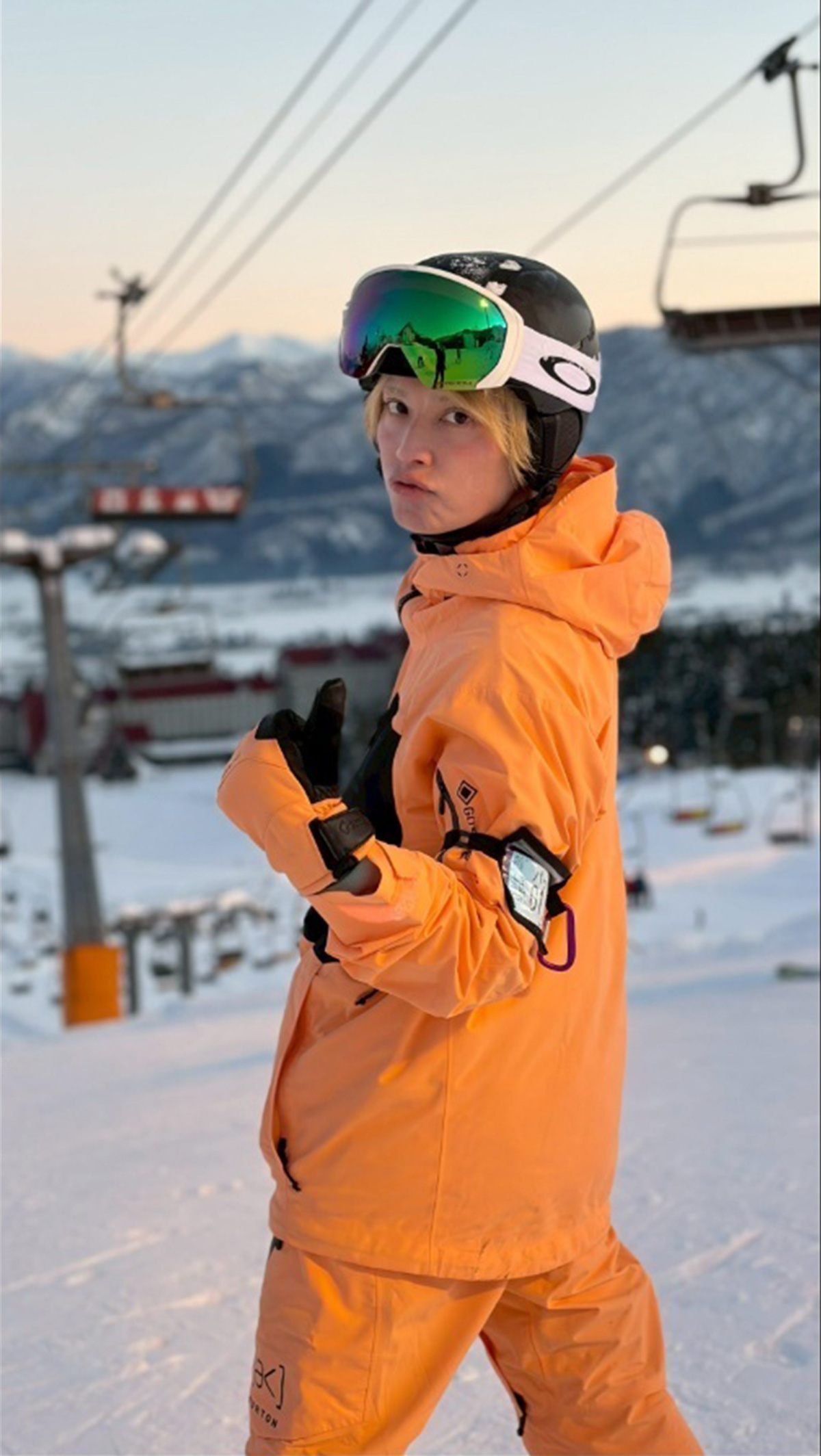 成田童夢に絶賛された手越祐也のヘルメット姿（写真・本人のXより）