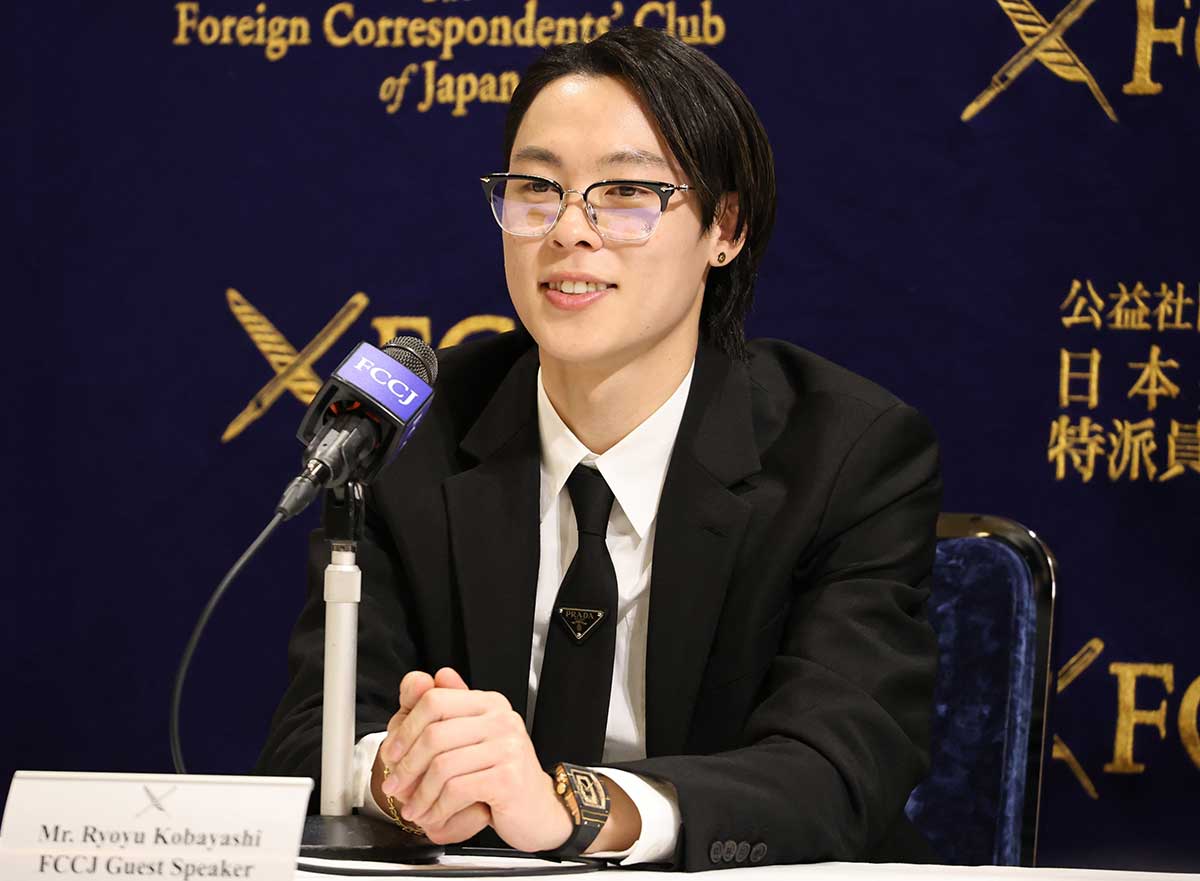 1月19日に会見した小林陵侑（つのだよしお/アフロ）