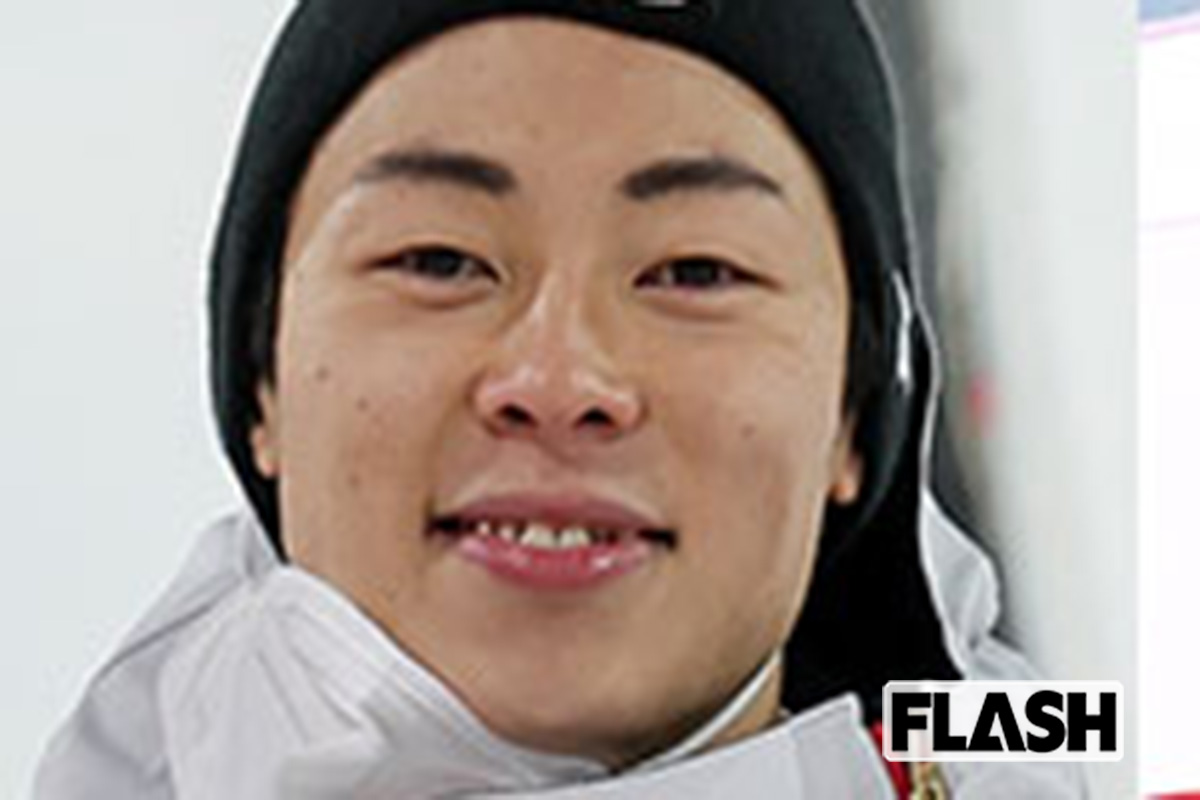 スキー・小林陵侑　メガネにスーツの“激変”姿で会見、北京五輪では“アジア…