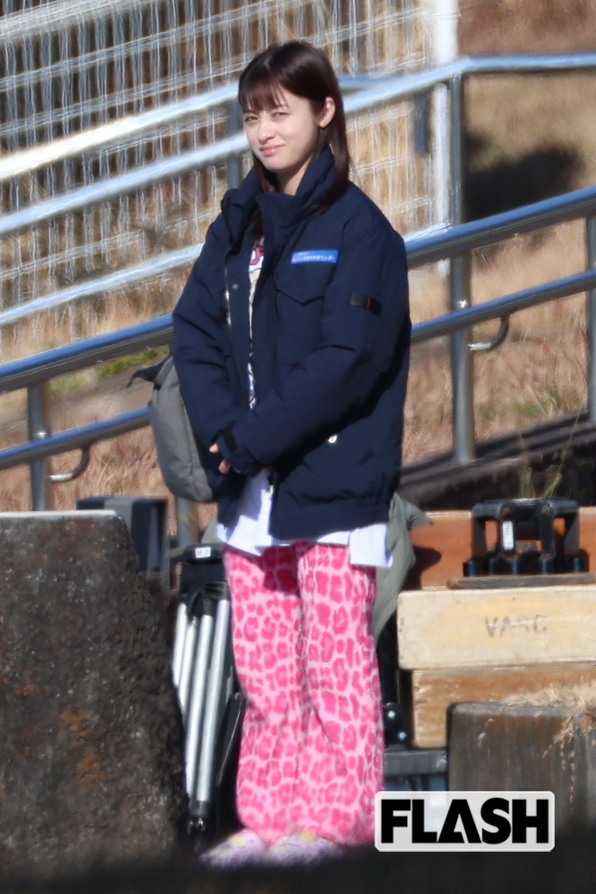 眩しそうな表情をする橋本環奈